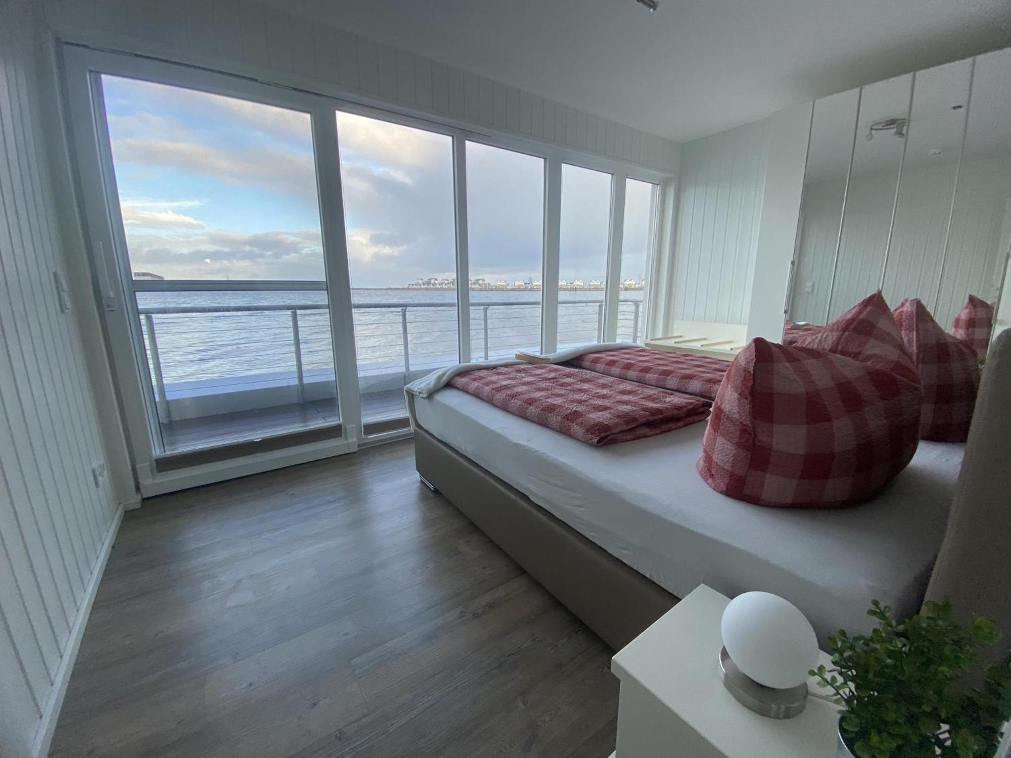 Schwimmendes Ferienhaus Antares One By Seeblick Ferien Oro, Rundum Wasser, Sauna Olpenitz Εξωτερικό φωτογραφία